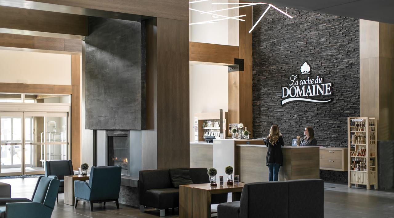 Hotel Du Domaine, Centre De Villegiature Et De Congres セトフォード・マインズ エクステリア 写真