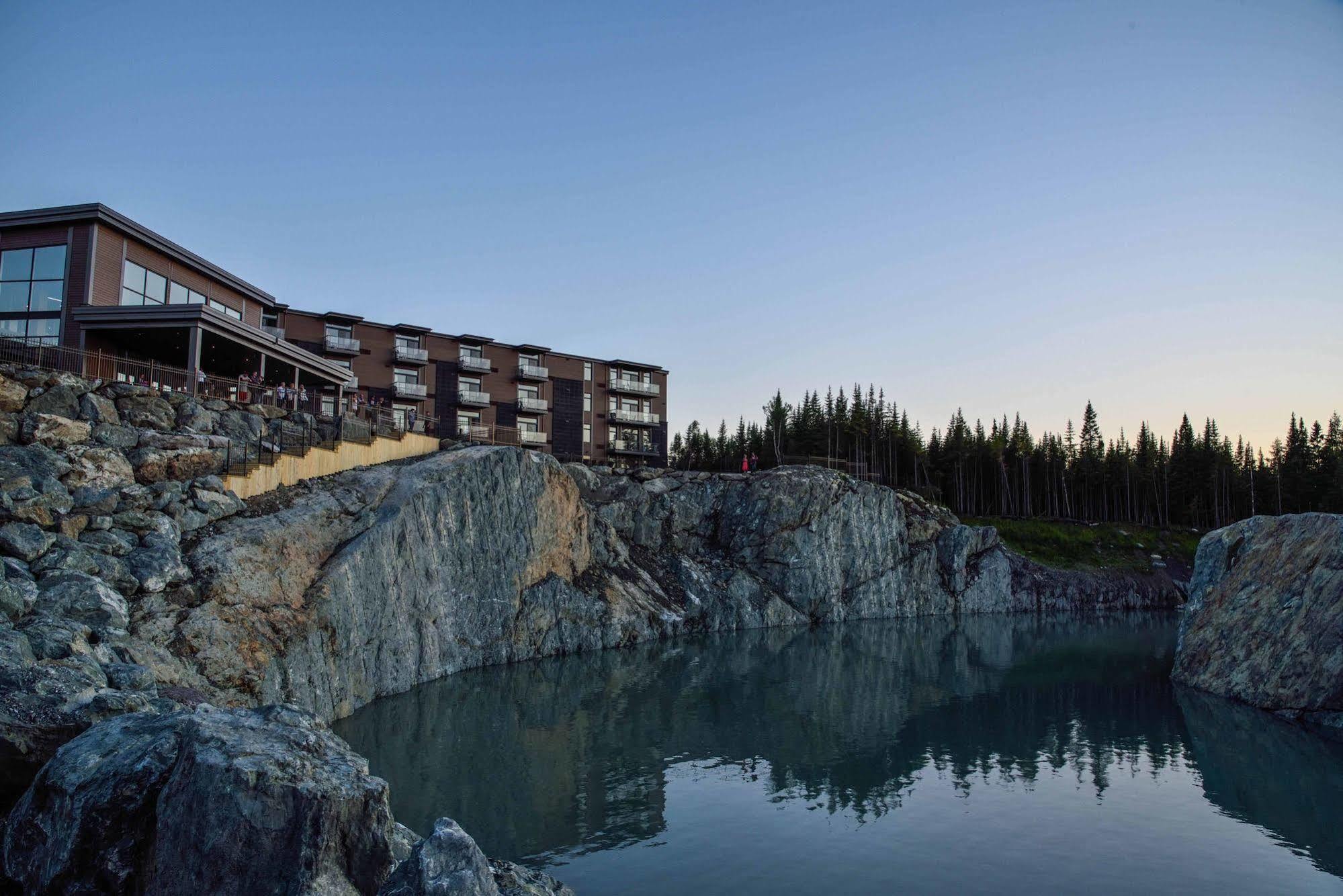 Hotel Du Domaine, Centre De Villegiature Et De Congres セトフォード・マインズ エクステリア 写真