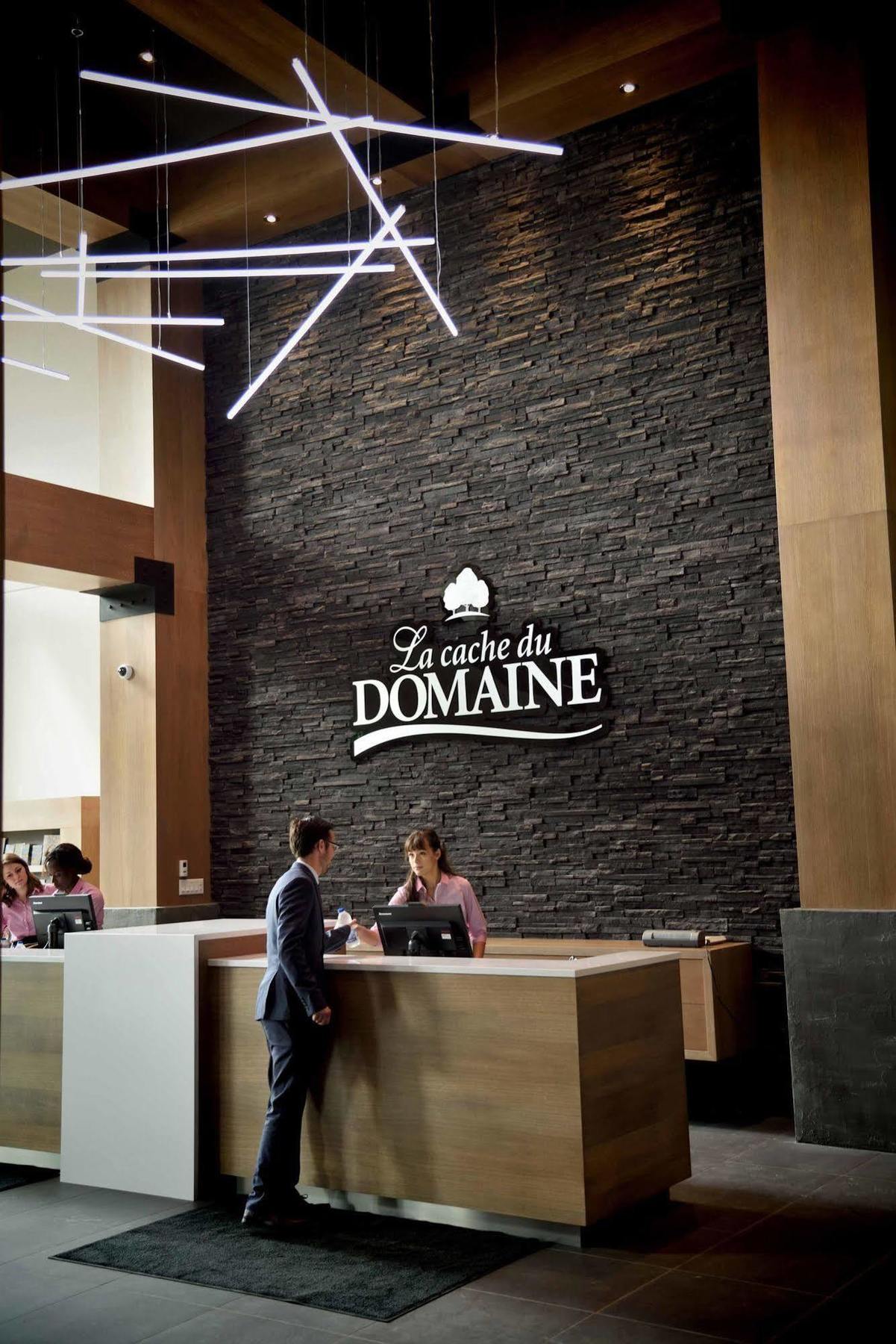 Hotel Du Domaine, Centre De Villegiature Et De Congres セトフォード・マインズ エクステリア 写真